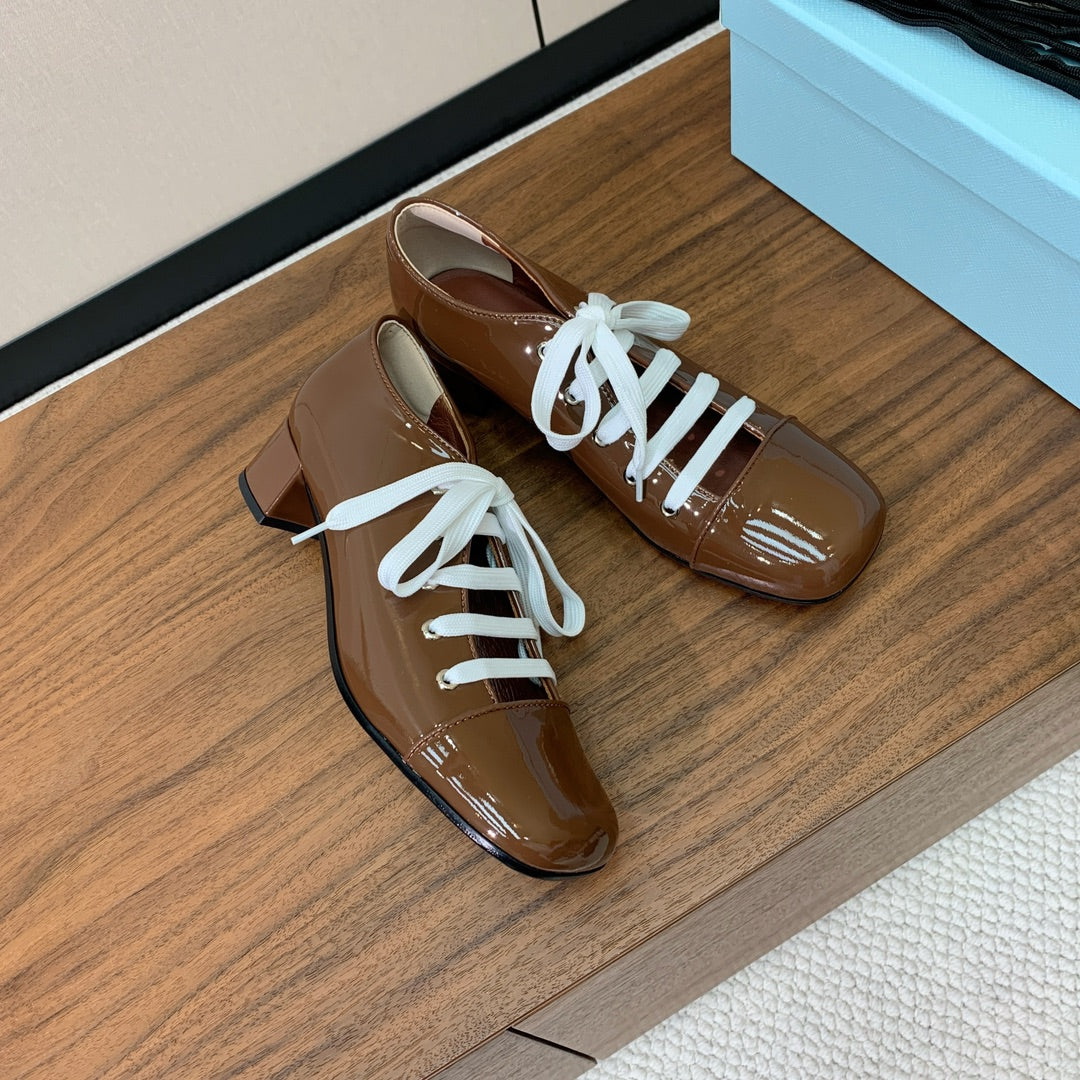 LACE-UP HIGH SHOES IN PECAN BROWN GLOSSY CALFSKIN - 35