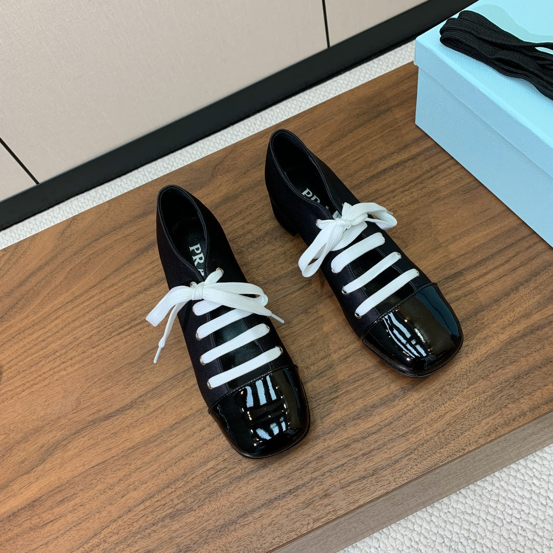 LACE-UP HIGH SHOES IN BLACK SILK MIX GLOSSY CALFSKIN - 35