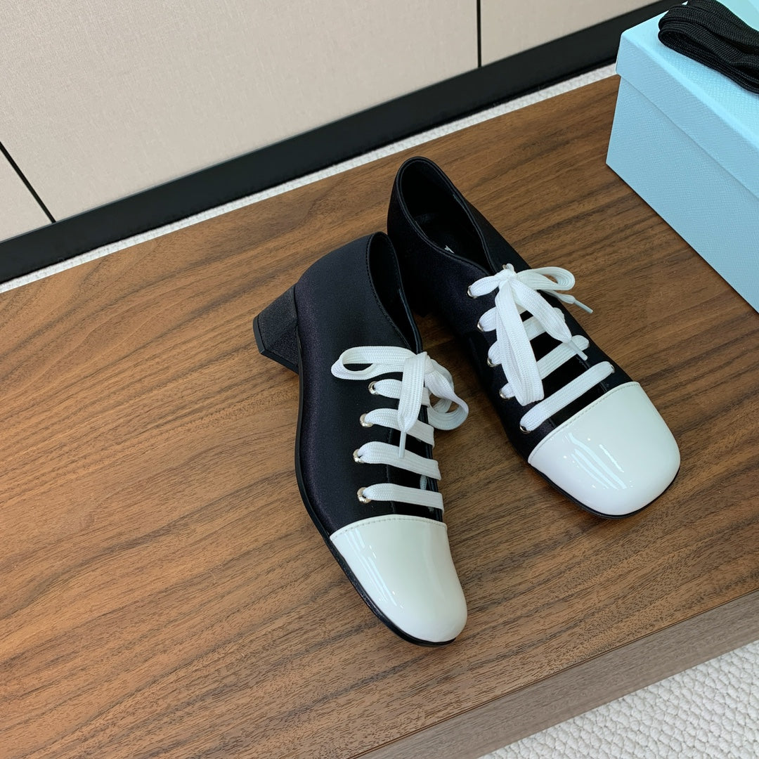 LACE-UP HIGH SHOES IN BLACK SILK MIX WHITE GLOSSY CALFSKIN - 35