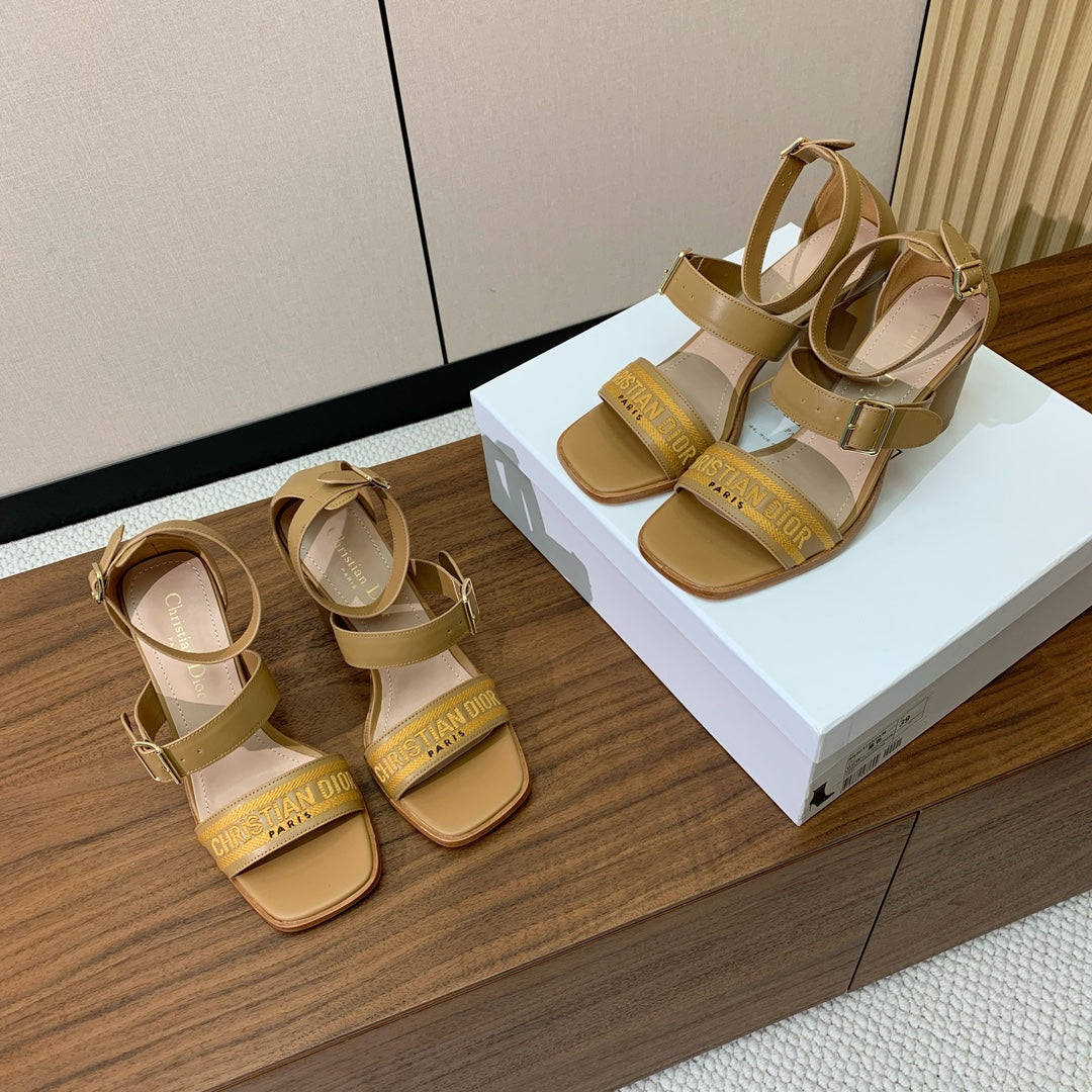 THREE-STRAP HIGH-HEELED EMBROIDERED SANDALS CAMEL BROWN - 34 / 8 cm