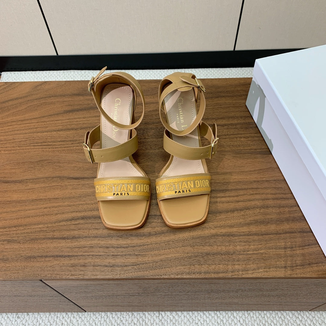 THREE-STRAP HIGH-HEELED EMBROIDERED SANDALS CAMEL BROWN - 34 / 8 cm