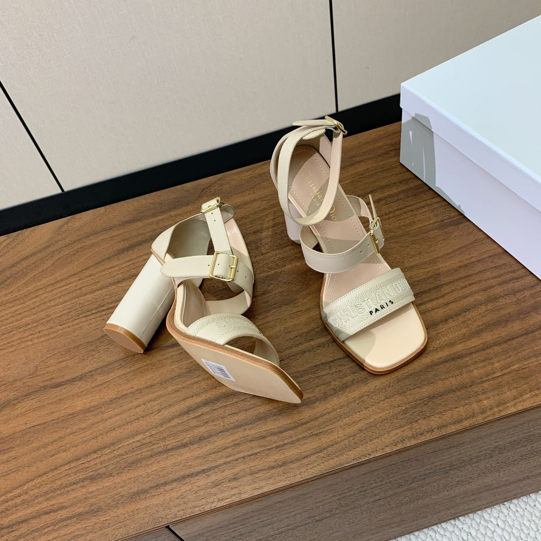 THREE-STRAP HIGH-HEELED EMBROIDERED SANDALS NUDE BEIGE - 34 / 8 cm
