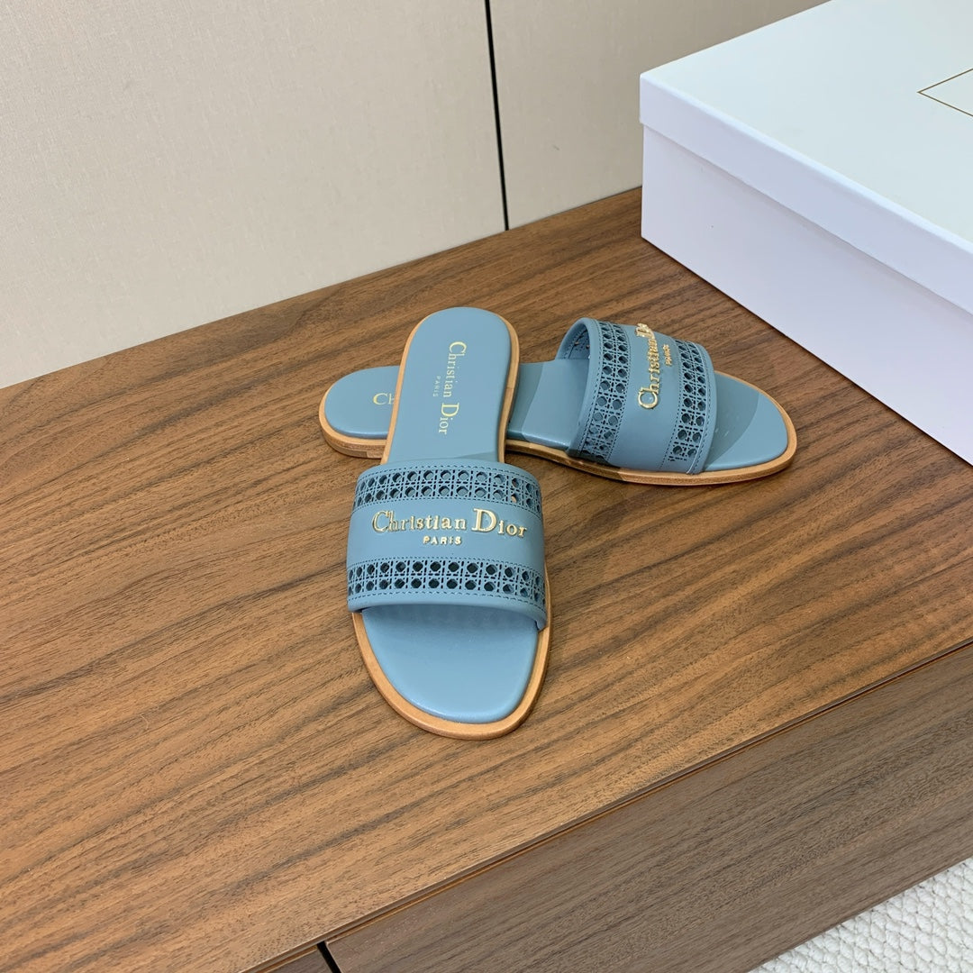 DWAY CERULEAN BLUE CALFSKIN AND GOLD LOGO - 34
