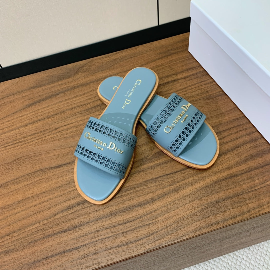 DWAY CERULEAN BLUE CALFSKIN AND GOLD LOGO - 34
