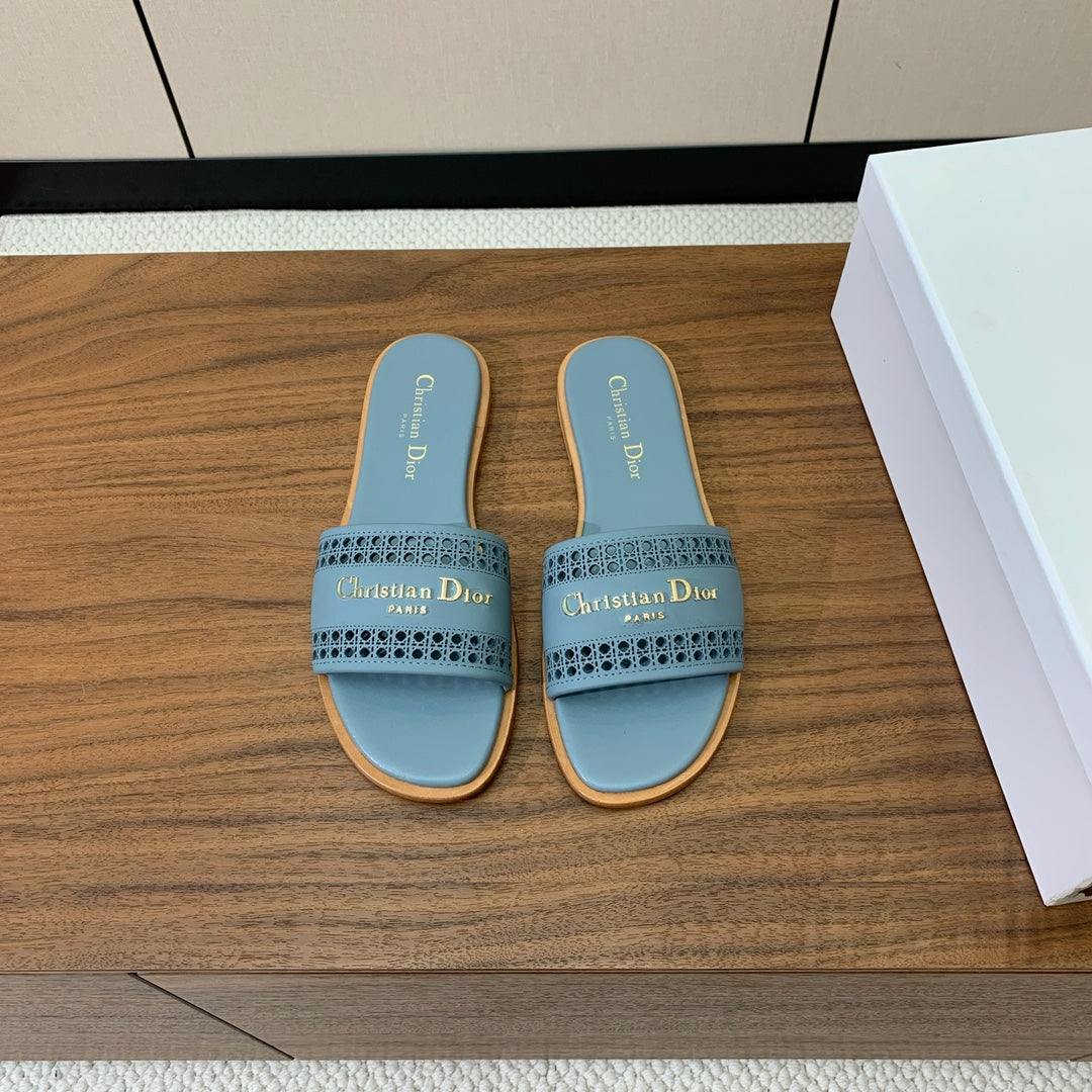DWAY CERULEAN BLUE CALFSKIN AND GOLD LOGO - 34