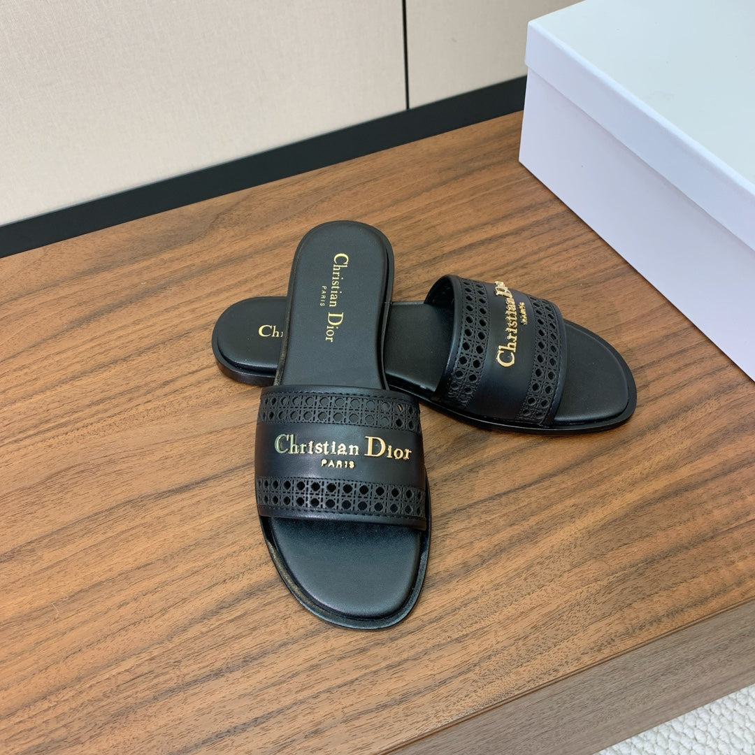 DWAY BLACK CALFSKIN AND GOLD LOGO - 34