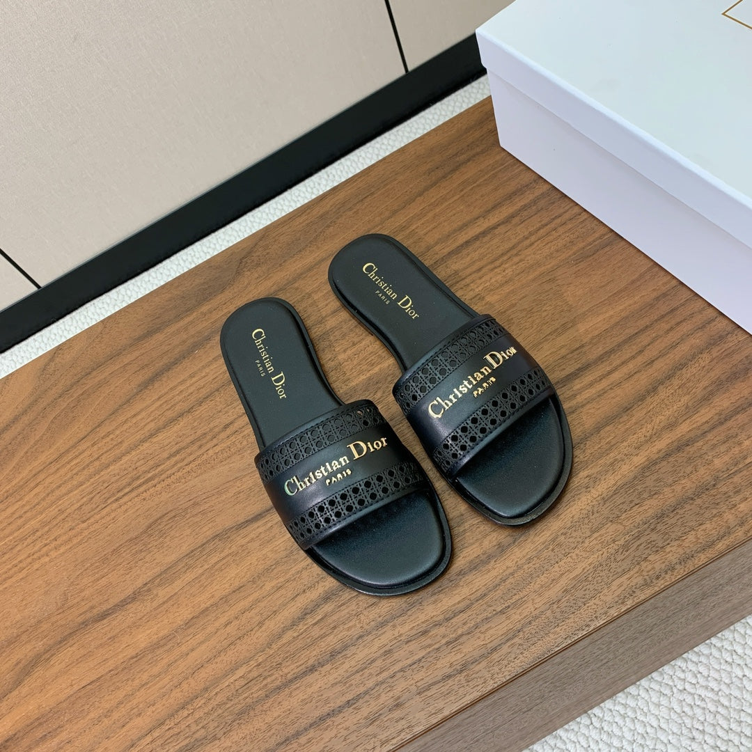 DWAY BLACK CALFSKIN AND GOLD LOGO - 34
