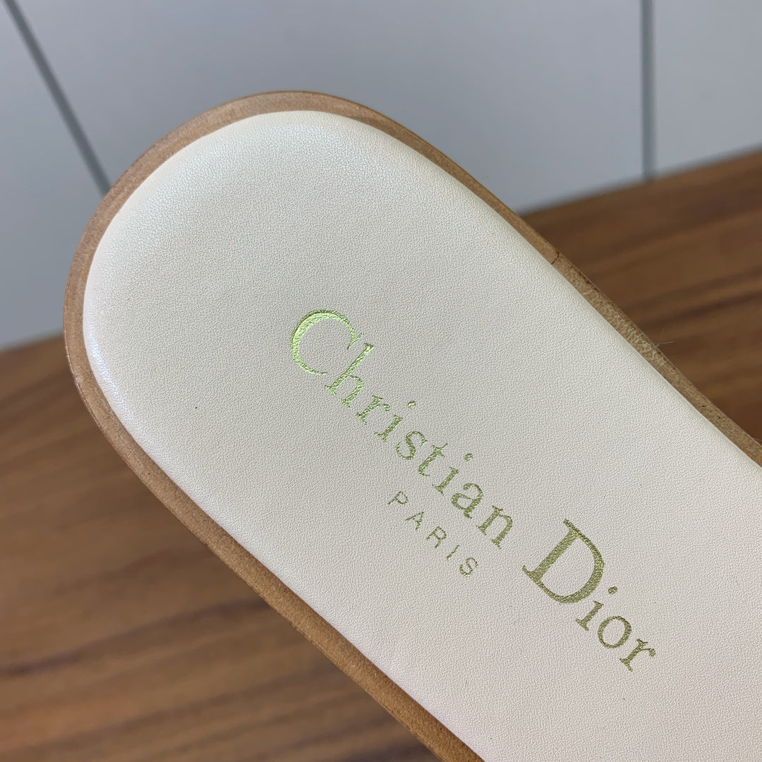 DWAY SLIDE BEIGE CALFSKIN AND GOLD LOGO - 34
