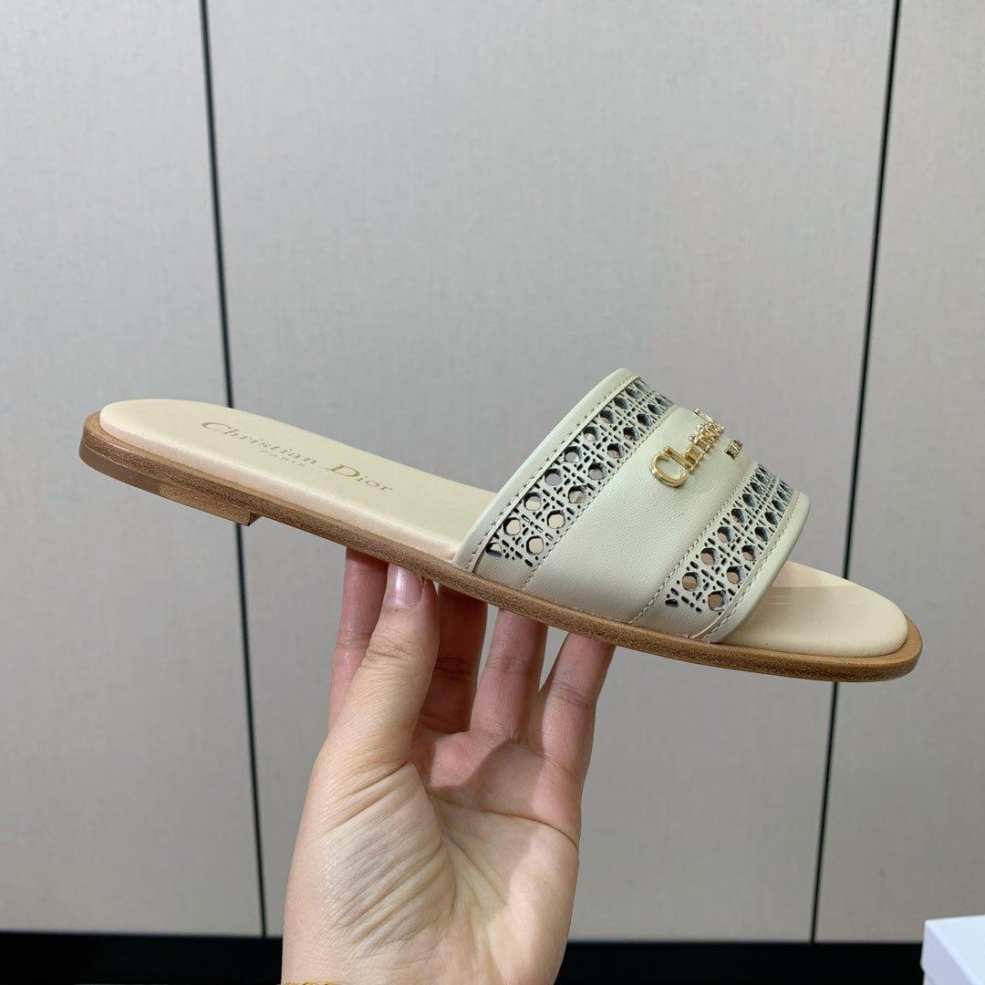DWAY SLIDE BEIGE CALFSKIN AND GOLD LOGO - 34