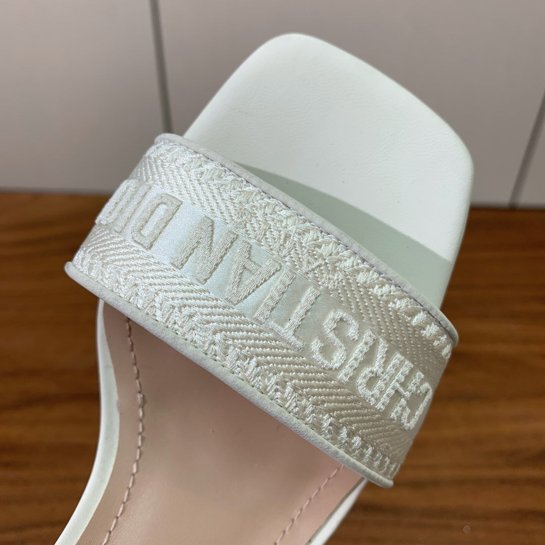 HIGH HEEL EMBROIDERED SANDAL IN WHITE CALFSKIN AND WOVEN STRAPS - 34 / 8 cm