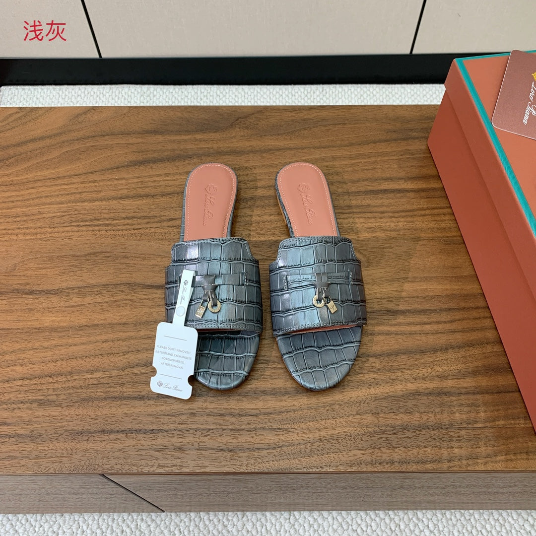 LP OSTRICH-EMBOSSED FLAT SANDALS 25S IN DARK GRAY LAMBSKIN - 34