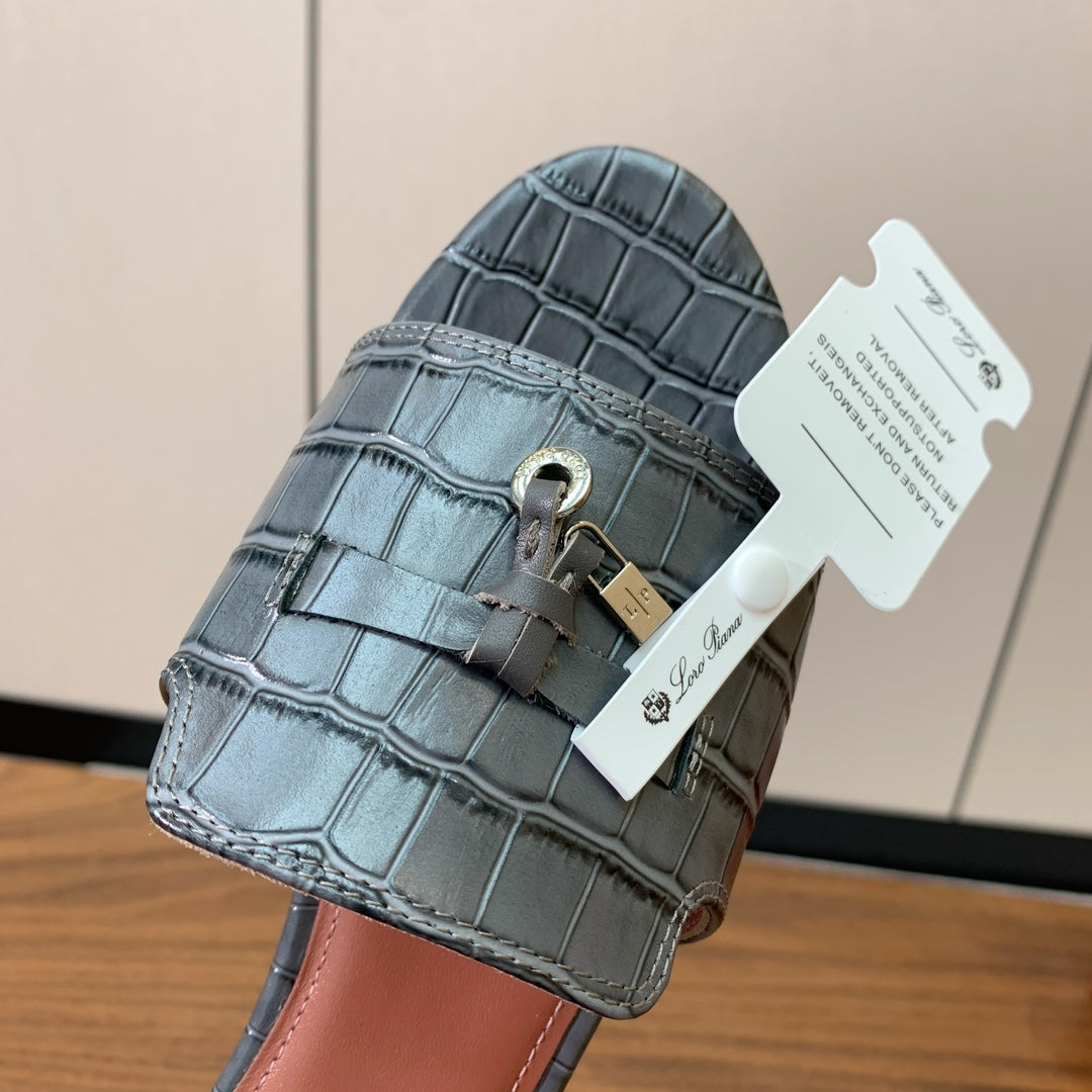 LP OSTRICH-EMBOSSED FLAT SANDALS 25S IN DARK GRAY LAMBSKIN - 34