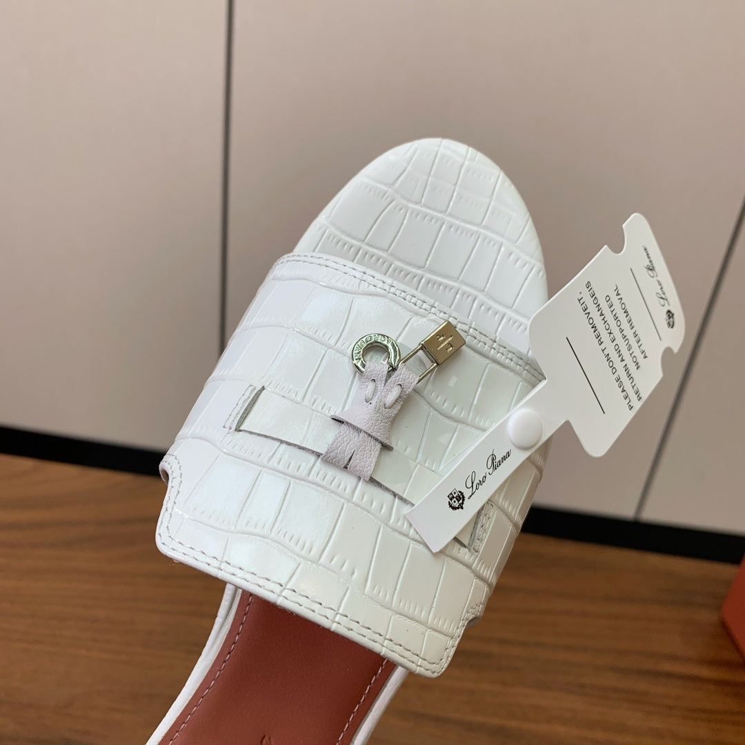 LP OSTRICH-EMBOSSED FLAT SANDALS 25S IN WHITE LAMBSKIN - 34