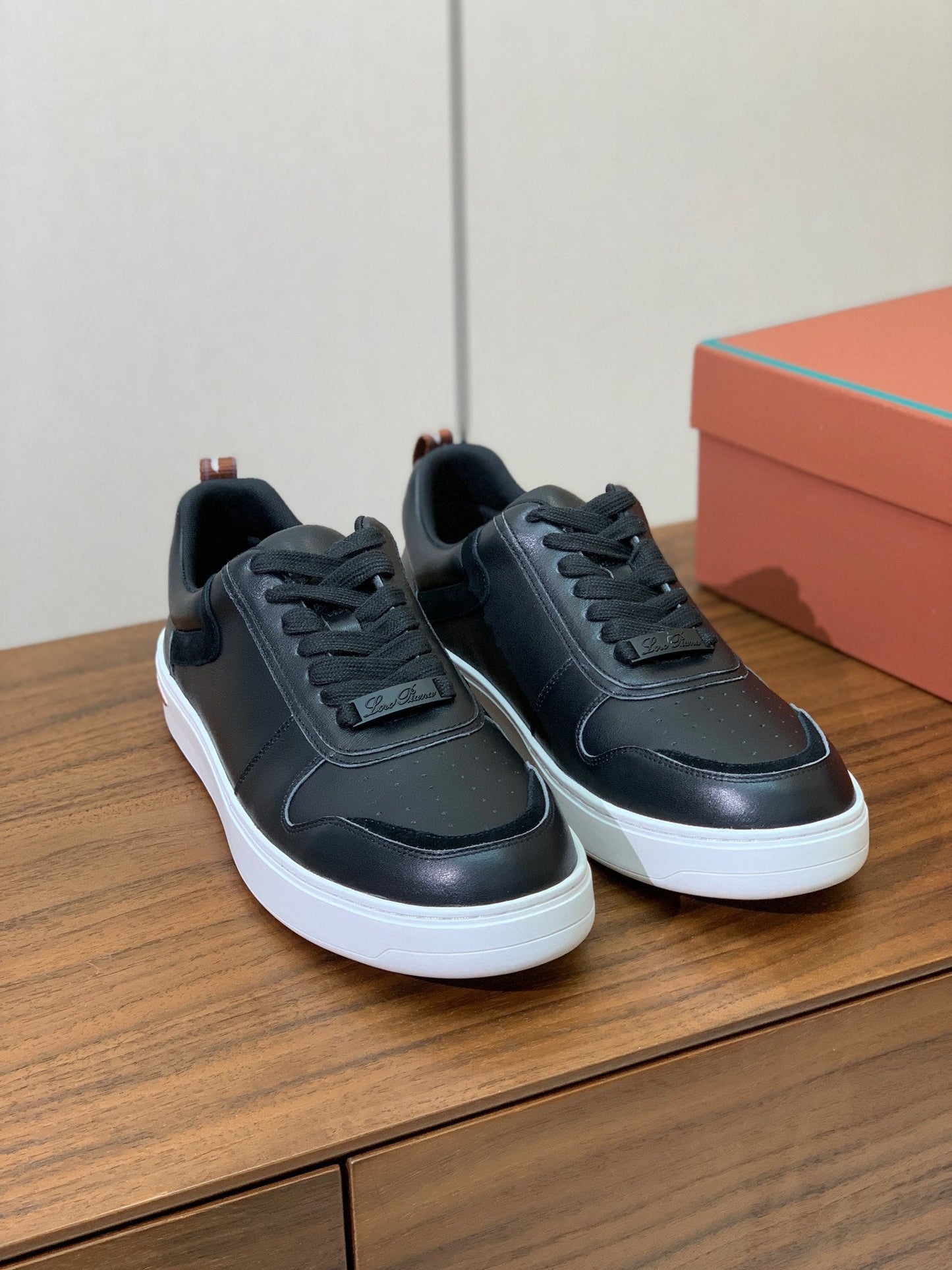 LP SNEAKERS IN BLACK CALFSKIN WITH WHITE SOLE - 35