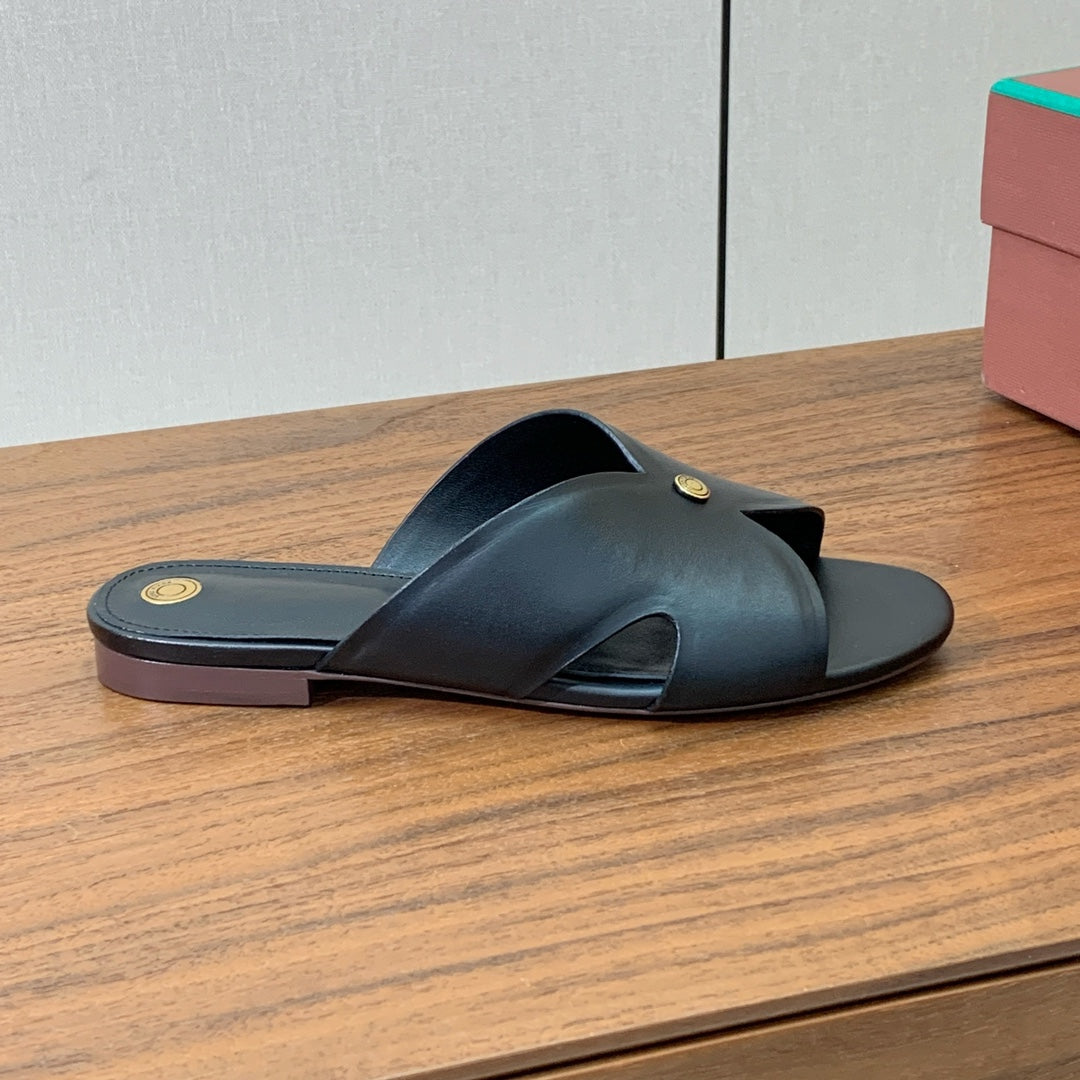 FLAT SLIPPERS IN BLACK CALFSKIN - 35