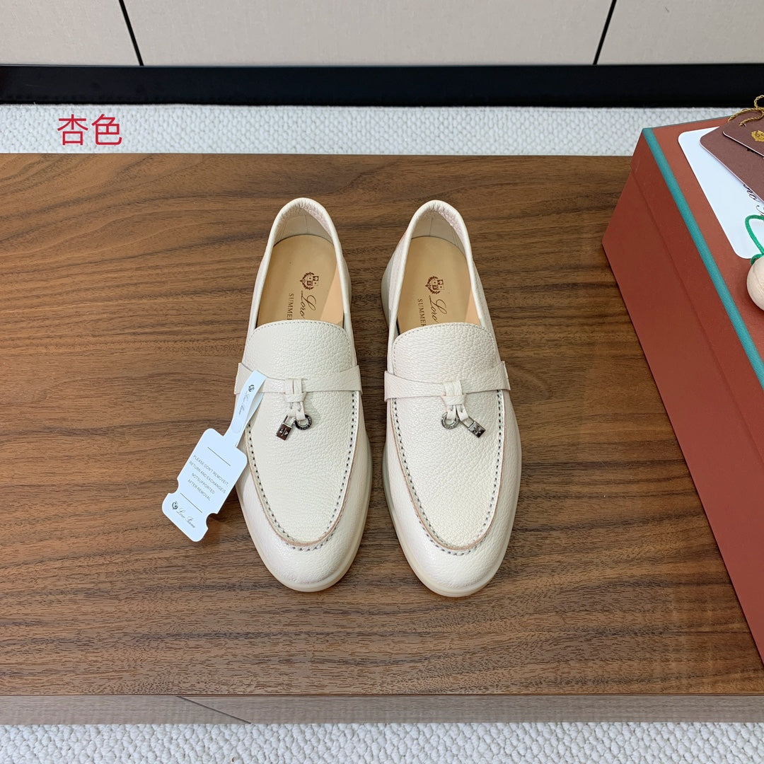 LP LOAFERS 25S IN CREAM WHITE LAMBSKIN WITH SILVER HARDWARE - 34