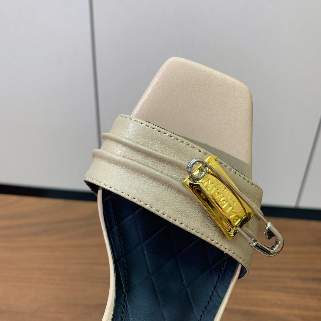БОСОНІЖКИ BALMAIN 26S НА ПІДБОРАХ 95 ММ З ТЕЛЯЧОЇ ШКІРИ БЕЖЕВОГО КОЛЬОРУ ІЗ ЗОЛОТИСТОЮ ФУРНІТУРОЮ