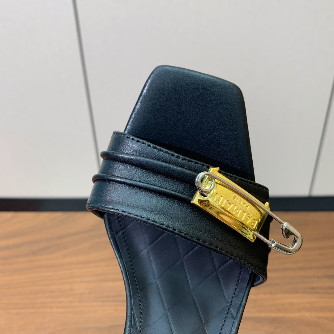 Босоніжки BALMAIN 26S на підборах 95 мм з чорної телячої шкіри із золотистою фурнітурою