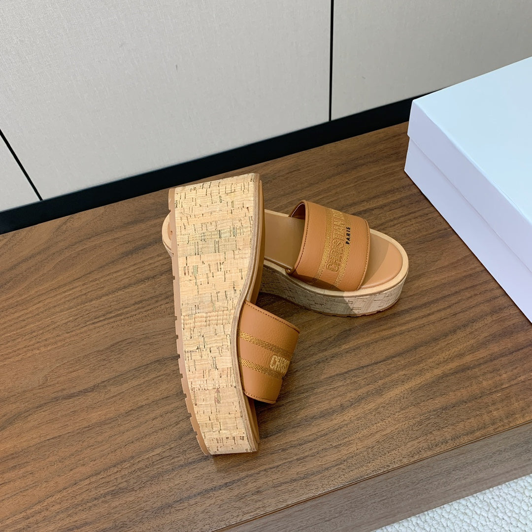 DIOR 25S DWAY WEDGE SLIDE 90 MM IN LIGHT BROWN CALFSKIN - 34