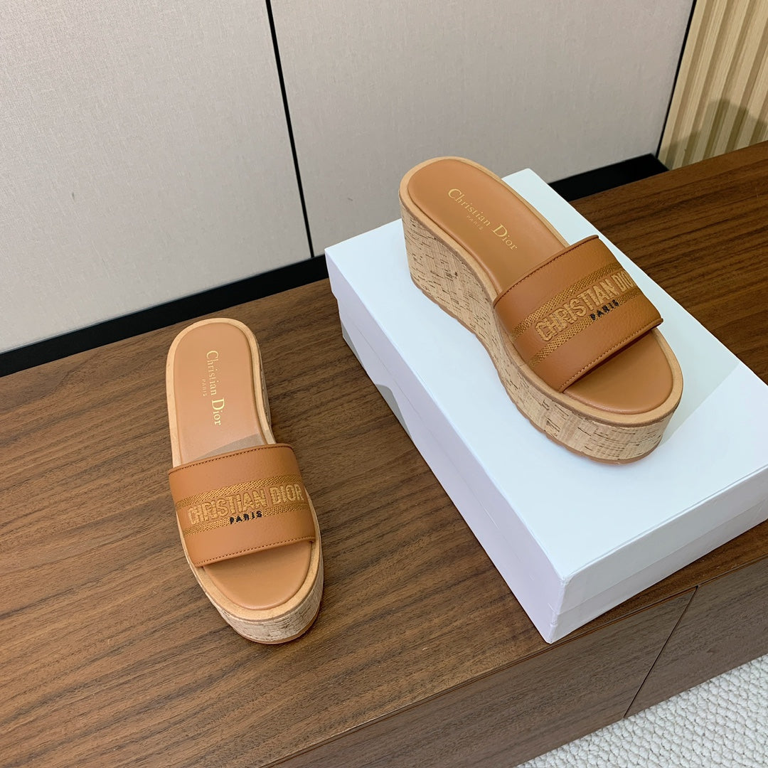 DIOR 25S DWAY WEDGE SLIDE 90 MM IN LIGHT BROWN CALFSKIN - 34