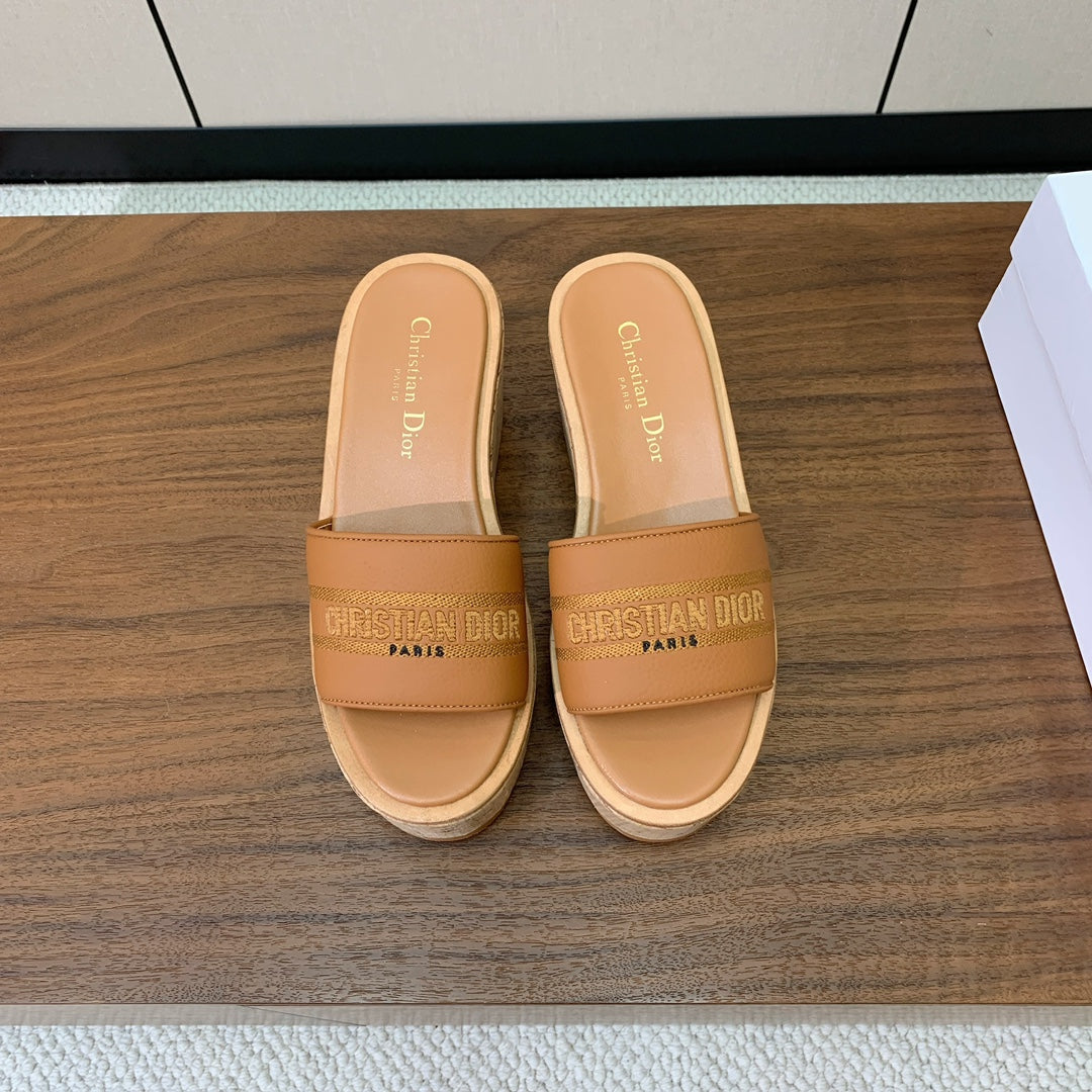 DIOR 25S DWAY WEDGE SLIDE 90 MM IN LIGHT BROWN CALFSKIN - 34