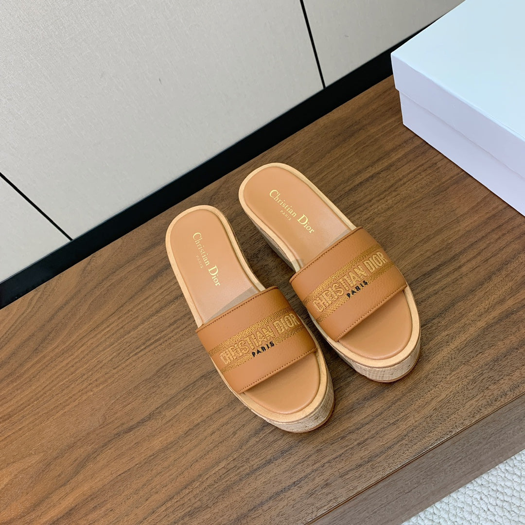 DIOR 25S DWAY WEDGE SLIDE 90 MM IN LIGHT BROWN CALFSKIN - 34