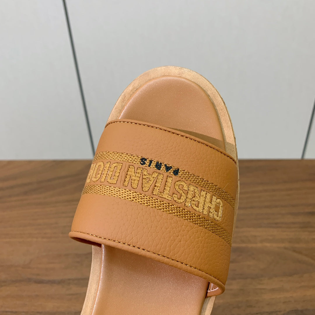 DIOR 25S DWAY WEDGE SLIDE 90 MM IN LIGHT BROWN CALFSKIN - 34