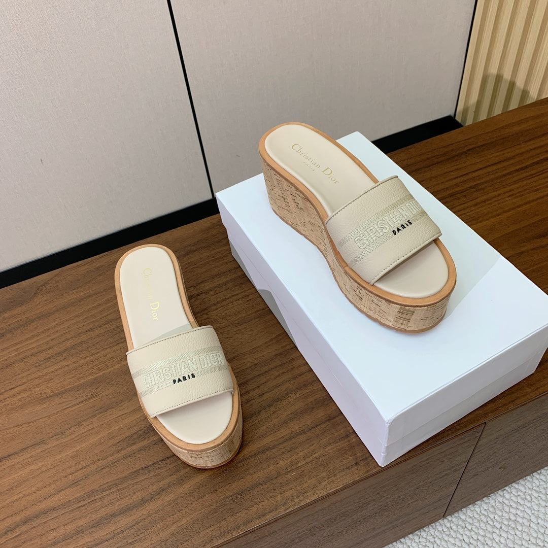 DIOR 25S DWAY WEDGE SLIDE 90 MM IN CREAM WHITE CALFSKIN - 34