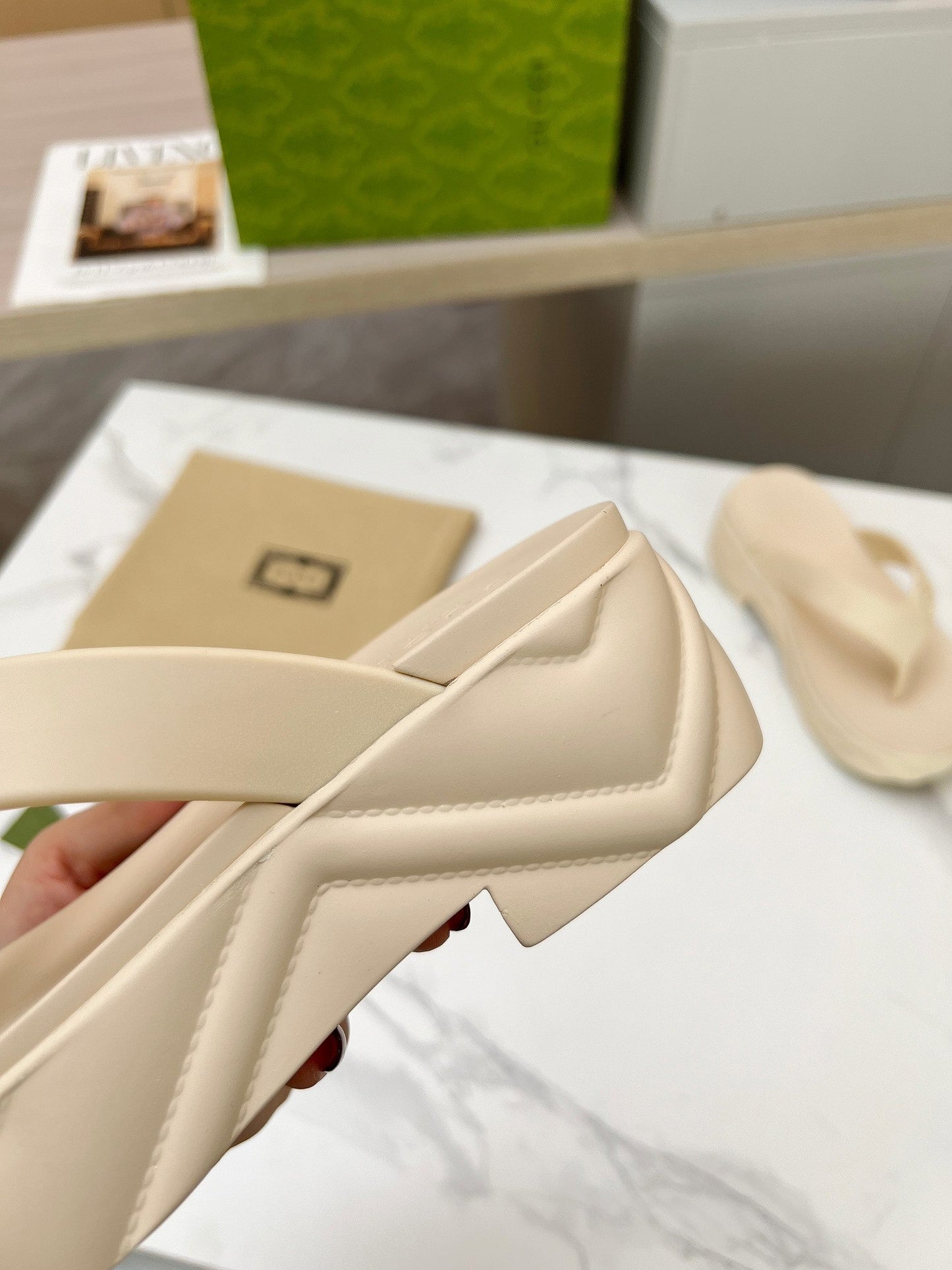 THONG PLATFORM IN BEIGE CREAM IMPORTED TPU - 35