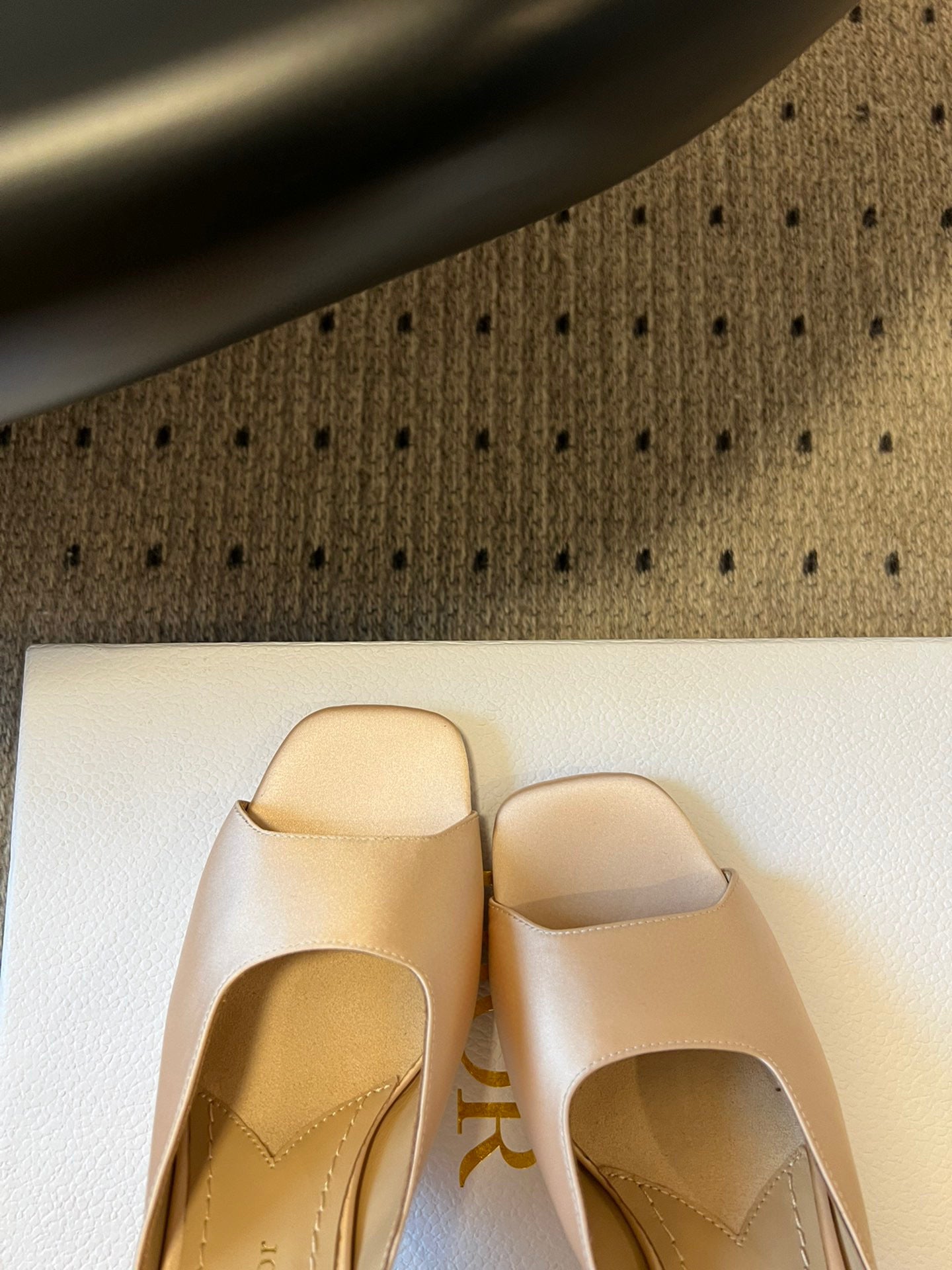 CD TRIBALES PUMPS IN BEIGE SATIN AND CALFSKIN - 34