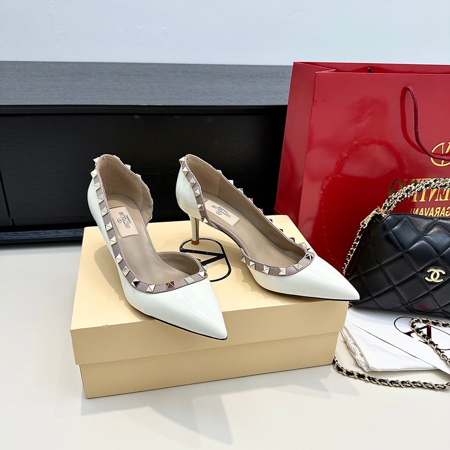 VLTN ROCKSTUD HEELS 25S 60 MM IN WHITE GLOSSY LEATHER - 34
