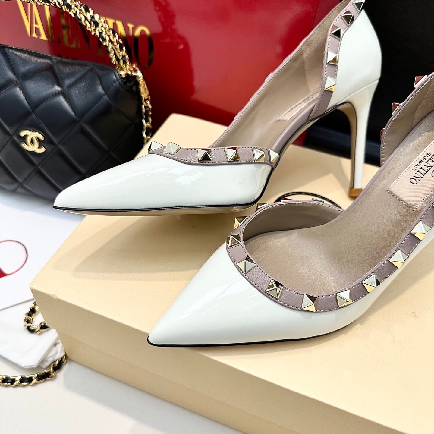 VLTN ROCKSTUD HEELS 25S 85 MM IN WHITE GLOSSY LEATHER - 34