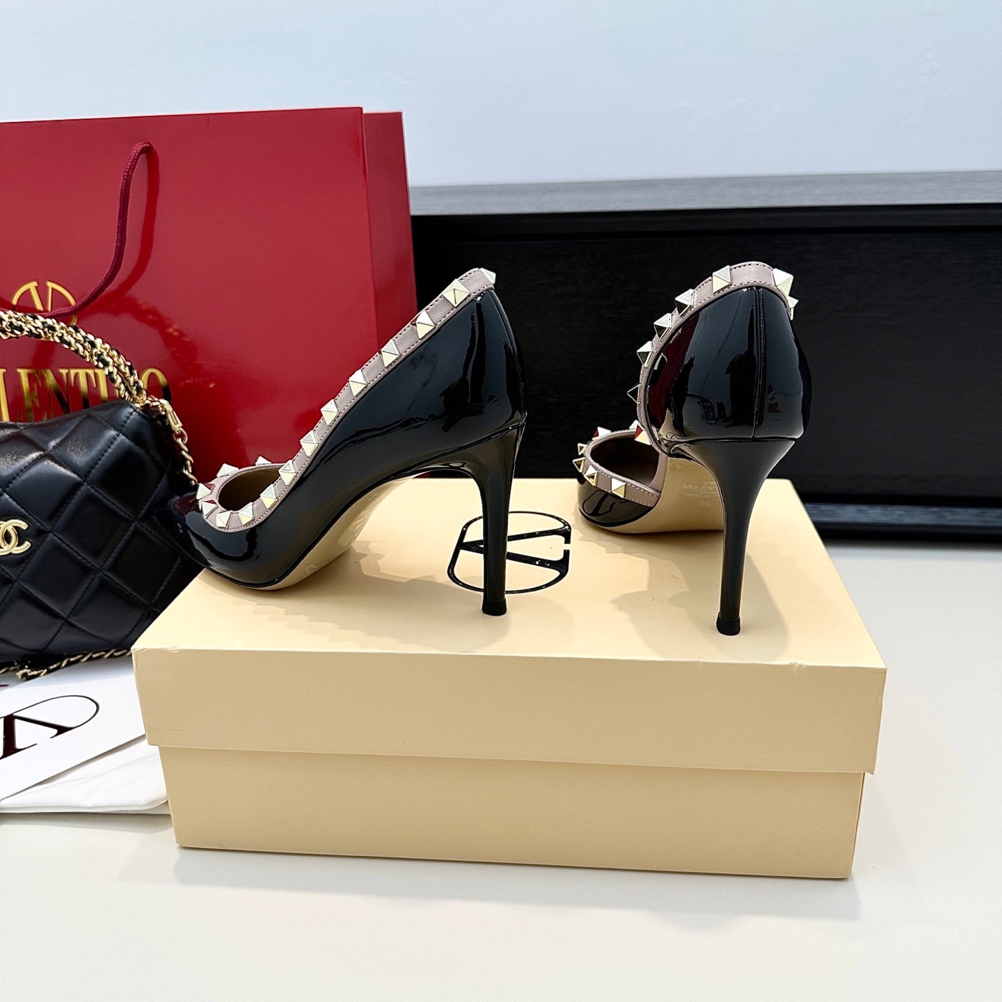 VLTN ROCKSTUD HEELS 25S 85 MM IN BLACK GLOSSY LEATHER - 34