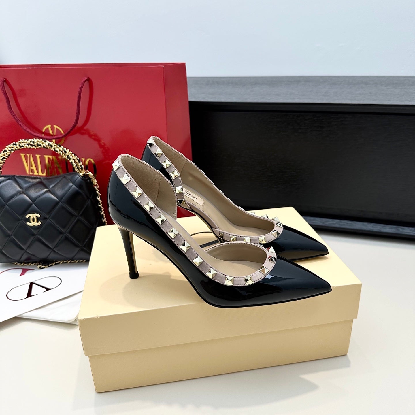 VLTN ROCKSTUD HEELS 25S 85 MM IN BLACK GLOSSY LEATHER - 34