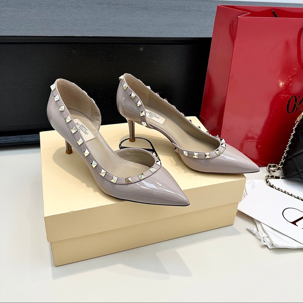 VLTN ROCKSTUD HEELS 25S 60 MM IN SOFT LILAC BEIGE GLOSSY LEATHER - 34