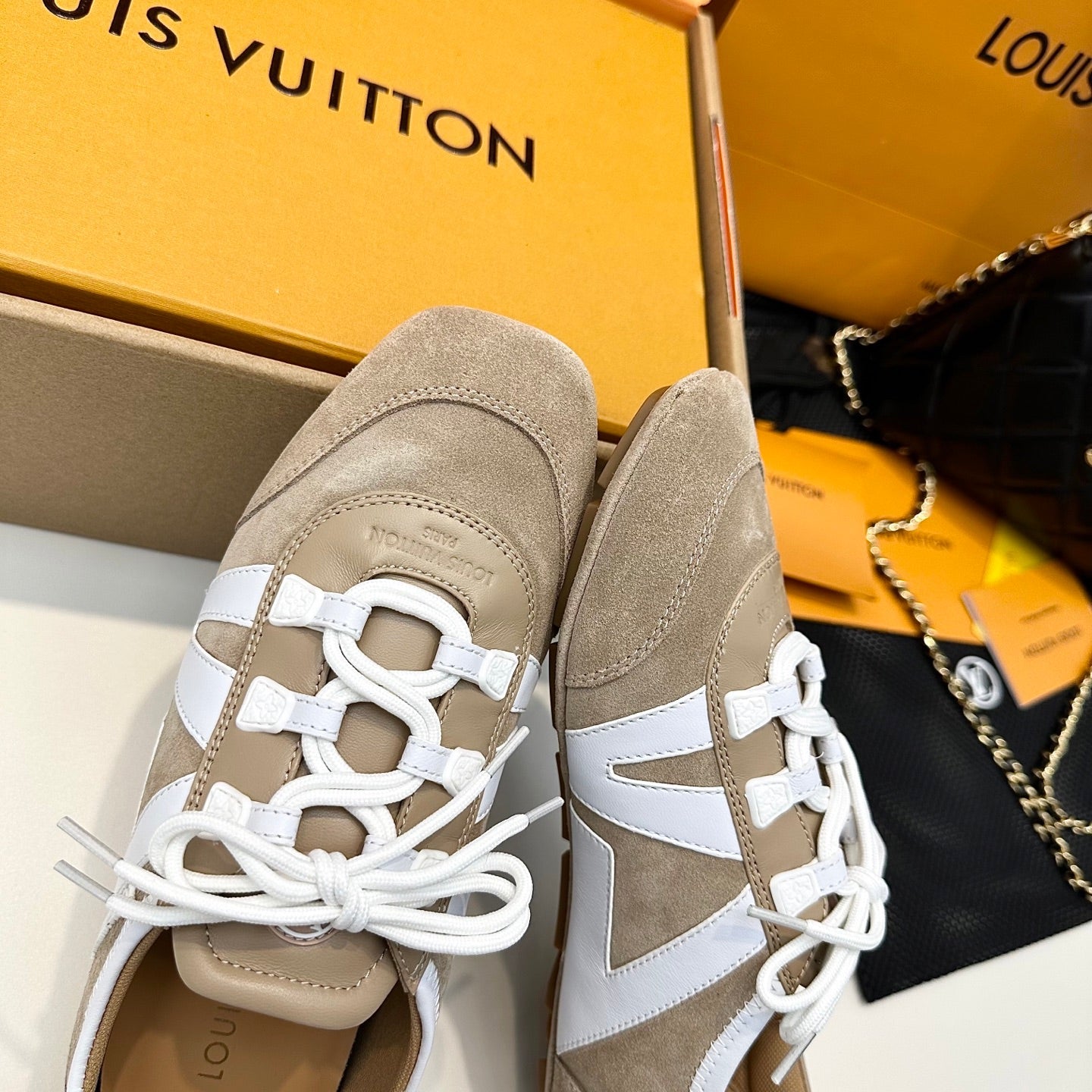 SNEAKERINA TRAINERS IN BROWN AND WHITE SUEDE - 35