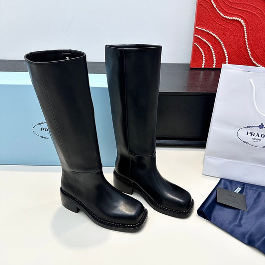 PRADA 25S SQUARE-TOE HIGH-CUT BOOTS IN BLACK CALFSKIN - 35