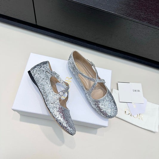БАЛЕТКИ DIOR 26S З СРІБНОЇ ЛАМІНОВАНОЇ ШКІРИ ЯГНЯТИ ТА БЛИСКІТОК