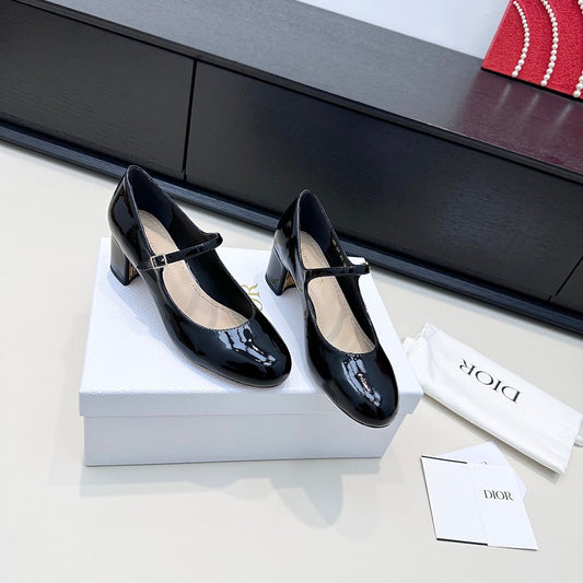 ЖІНОЧІ ТУФЛІ МЕРІ ДЖЕЙН DIOR 26S, 45 ММ, З ЧОРНОЇ ЛАКОВАНОЇ ТЕЛЯЧОЇ ШКІРИ, З ФУРНІТУРОЮ ЗІ ЗОЛОТА