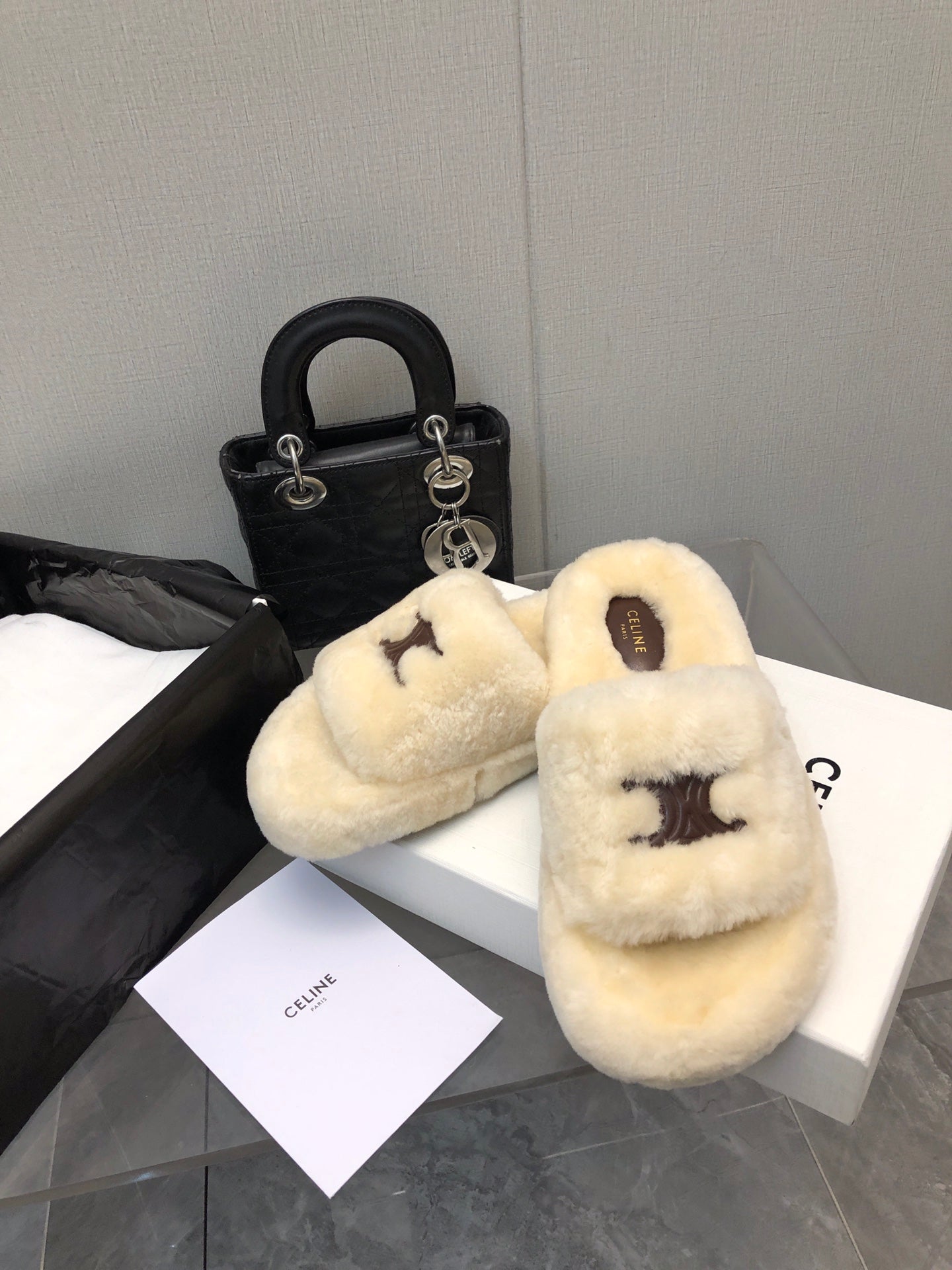 THICK-SOLED SLIPPER IN BEIGE CREAM LAMB FUR - 35