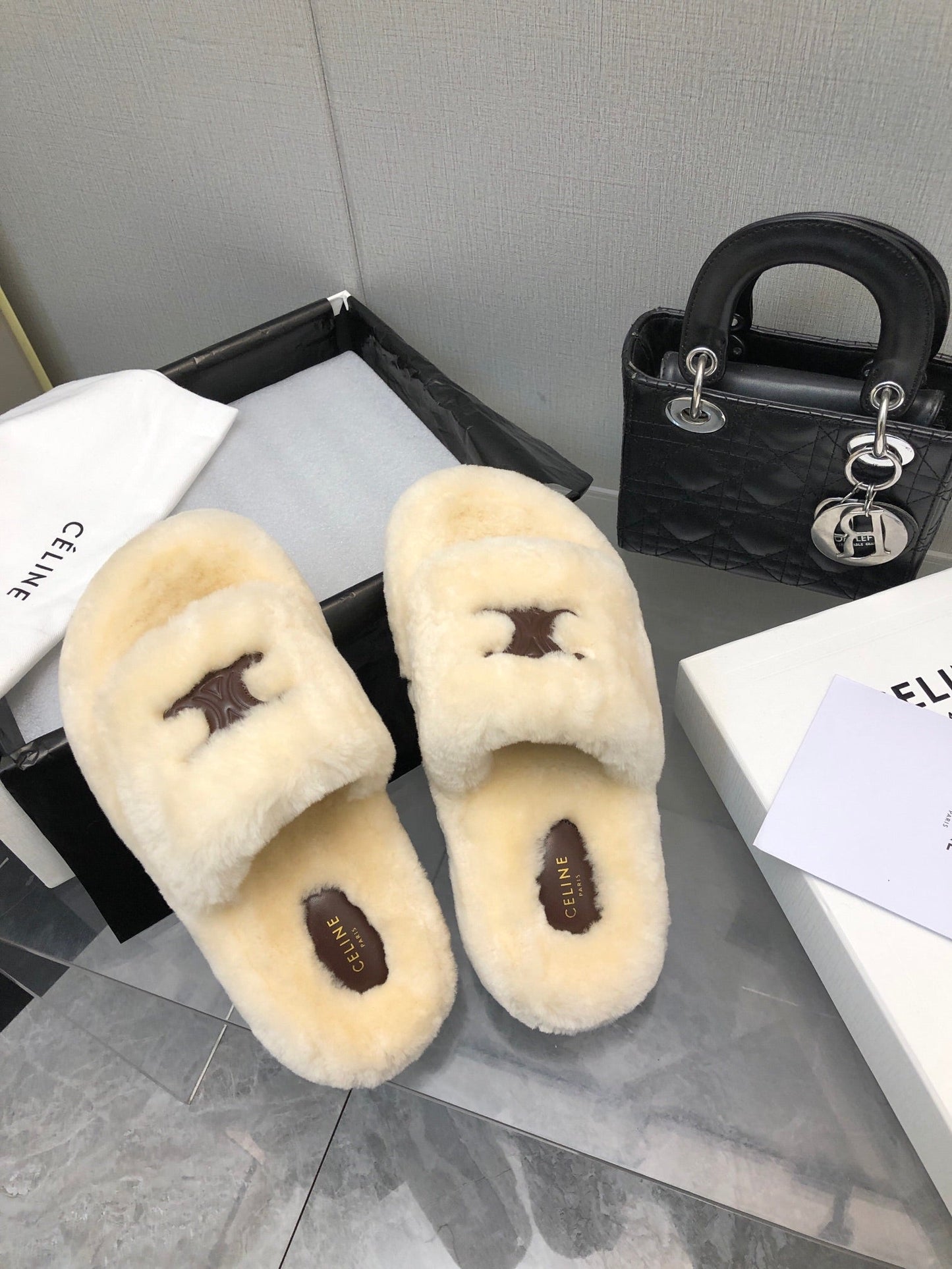 THICK-SOLED SLIPPER IN BEIGE CREAM LAMB FUR - 35