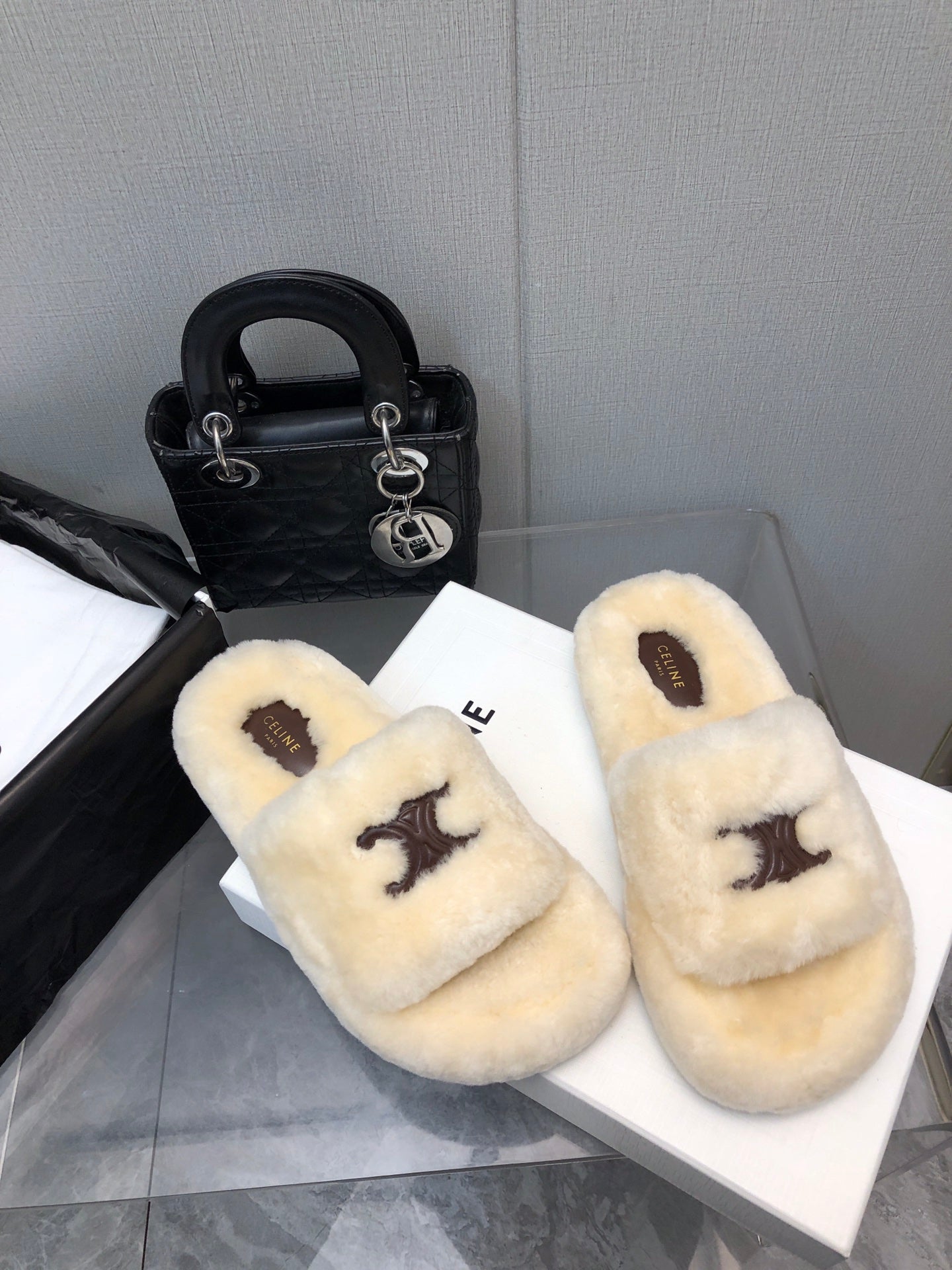THICK-SOLED SLIPPER IN BEIGE CREAM LAMB FUR - 35