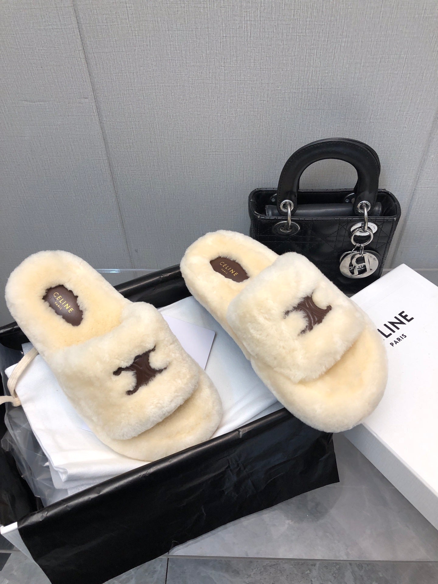 THICK-SOLED SLIPPER IN BEIGE CREAM LAMB FUR - 35