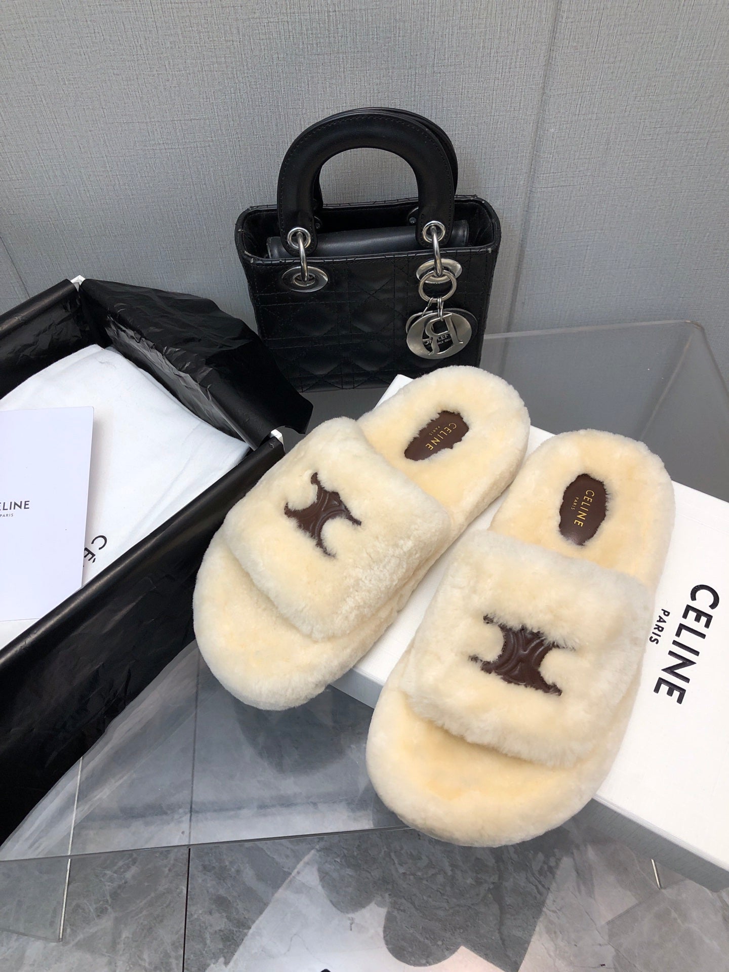 THICK-SOLED SLIPPER IN BEIGE CREAM LAMB FUR - 35