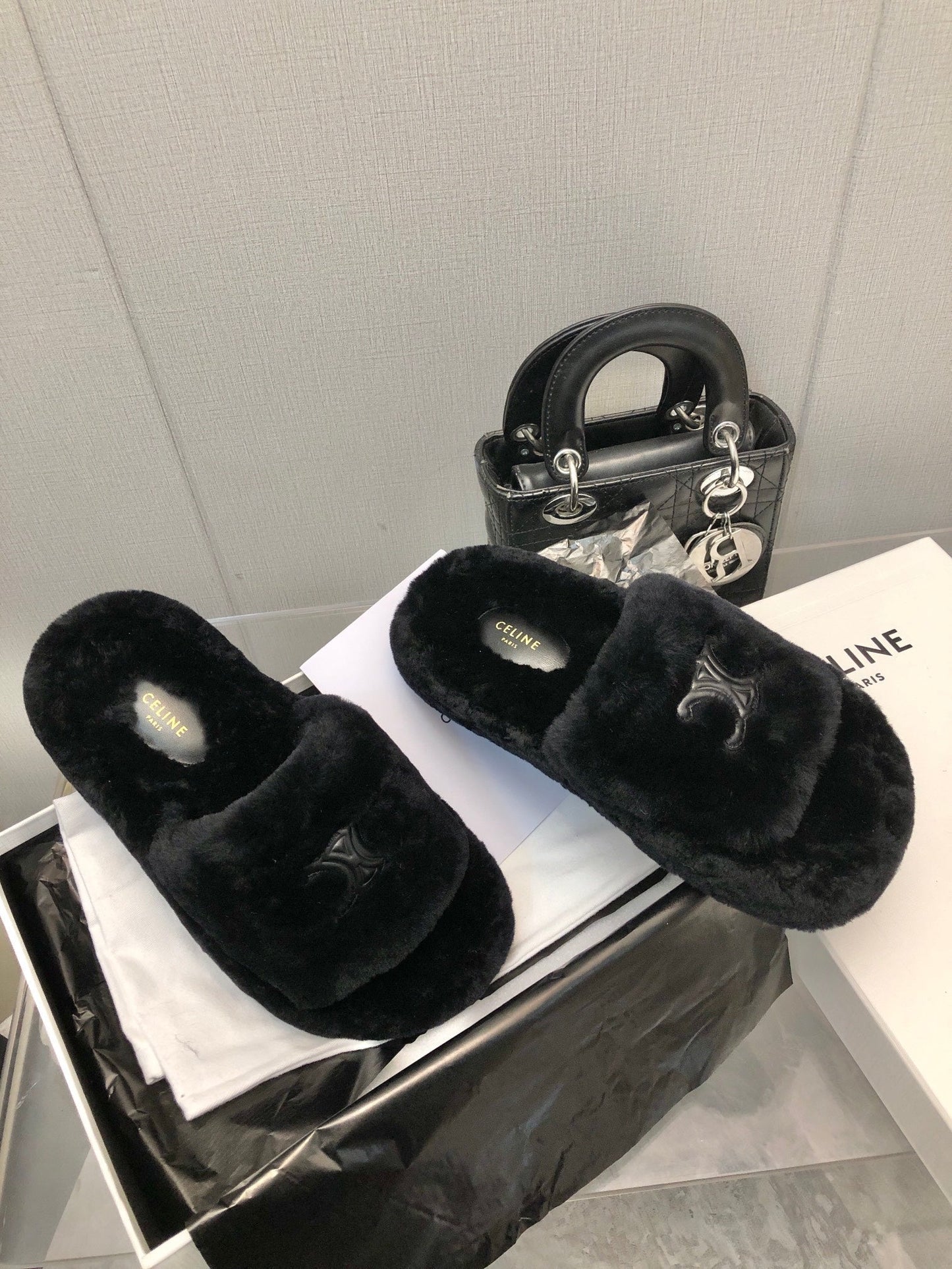 THICK-SOLED SLIPPER IN BLACK LAMB FUR - 35