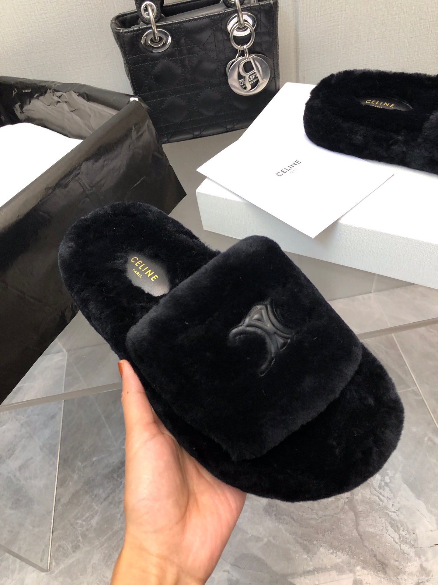 THICK-SOLED SLIPPER IN BLACK LAMB FUR - 35