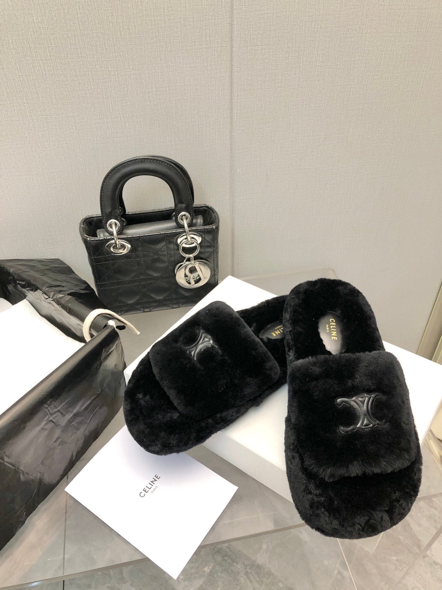 THICK-SOLED SLIPPER IN BLACK LAMB FUR - 35