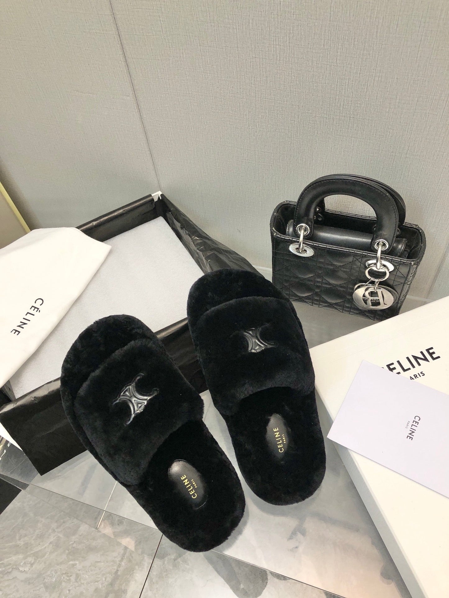 THICK-SOLED SLIPPER IN BLACK LAMB FUR - 35