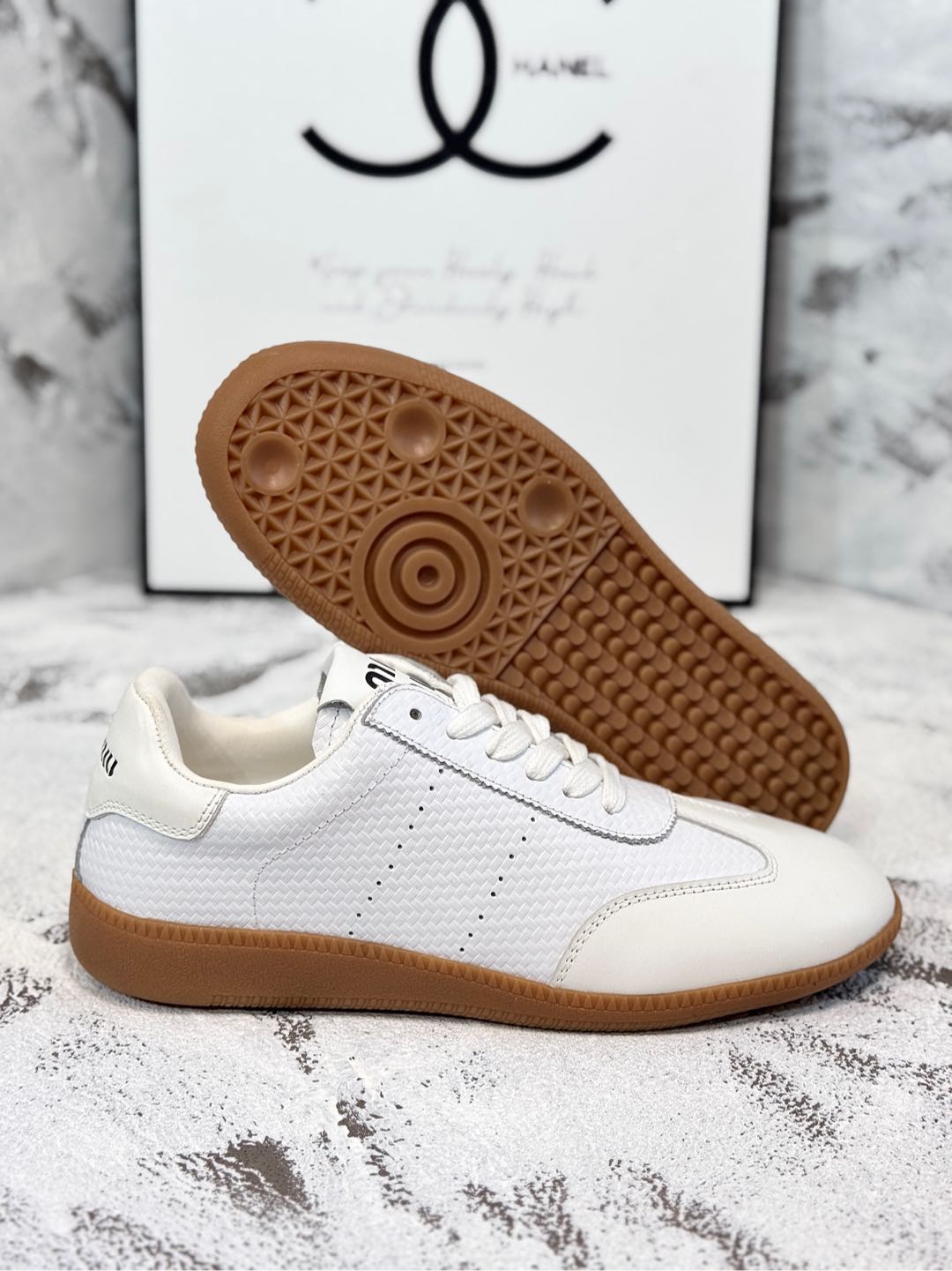 RETRO SNEAKERS IN WHITE LAMBSKIN WITH KNITTED PATTERN - 35