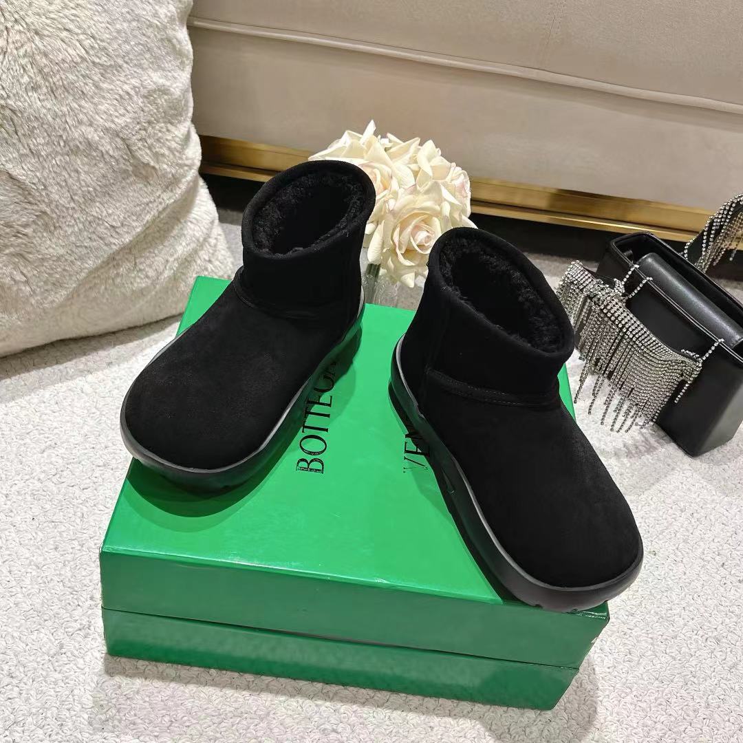 SNAP MINI ANKLE BOOTS IN BLACK SUEDE AND SHEARLING LINING - 35